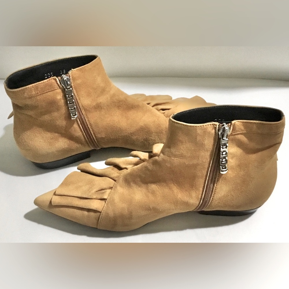 Unique Designer J.W. Anderson 🇮🇹 Ruffle Suede Ankle Booties - Picture 4 of 16